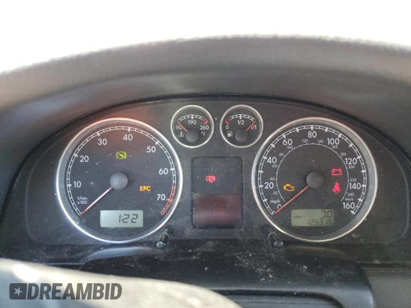 2005 Volkswagen Passat GLX z VIN WVWTU63B95E085836, wystawiony jako Copart lot #67782394 z przebiegiem 125 315 mil mil oraz Szkoda całkowita • Salvage title. Historia ofert i sprzedaży dostępna na DreamBid. Obrazek 9.