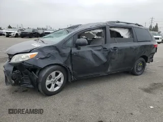 2018 Toyota Sienna LE Auto Access Seat with VIN 5TDKZ3DC6JS924316, listed as a Copart auction lot 61822215 with 123,396 mi miles and Salvage title. Bid and sale history available at DreamBid. Image 1.