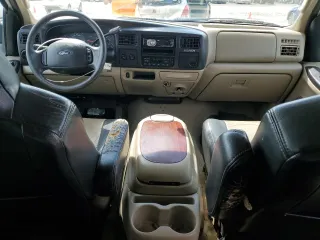 2005 Ford Excursion Eddie Bauer z VIN 1FMNU44L25ED41086, wystawiony jako Copart lot #69583364 z przebiegiem 306 764 mil mil oraz Czysty tytuł • Clean title. Historia ofert i sprzedaży dostępna na DreamBid. Obrazek 8.