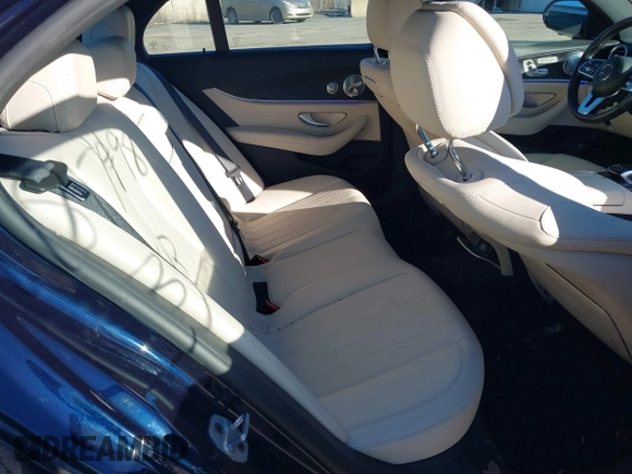2019 Mercedes-Benz E-Class E 300 with VIN WDDZF4KB8KA592634, listed as a IAAI auction lot 41817498 with 103,676 mi miles. Bid and sale history available at carsss.com. Image 8.
