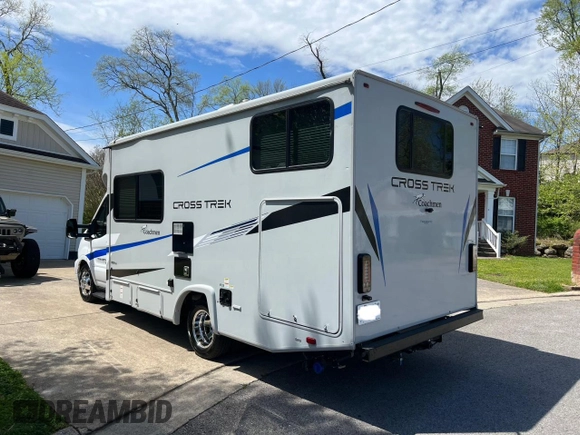 2020 Ford Transit with VIN 1FDWU8PG4LKA26945, listed as a Copart auction lot 57651985 with 9,378 mi miles and Clean title. Bid and sale history available at DreamBid. Image 3.
