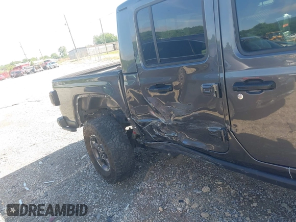 2021 Jeep Gladiator Rubicon z VIN 1C6JJTBG9ML592538, wystawiony jako IAAI lot #42206035 z przebiegiem 37 945 mil mil oraz . Historia ofert i sprzedaży dostępna na DreamBid. Obrazek 6.