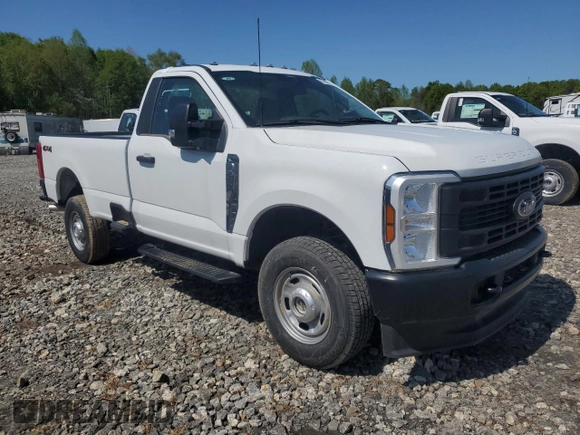 2024 Ford F-250 XL z VIN 1FTBF2BA4RED42236, wystawiony jako Copart lot #52189235 z przebiegiem Nie podano mil oraz Szkoda całkowita • Salvage title. Historia ofert i sprzedaży dostępna na DreamBid. Obrazek 4.