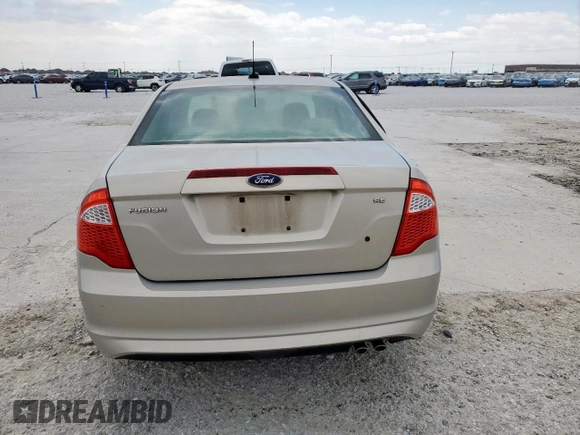 2010 Ford Fusion SE z VIN 3FAHP0HA7AR355587, wystawiony jako Copart lot #53390305 z przebiegiem 160 598 mil mil oraz Czysty tytuł • Clean title. Historia ofert i sprzedaży dostępna na DreamBid. Obrazek 6.