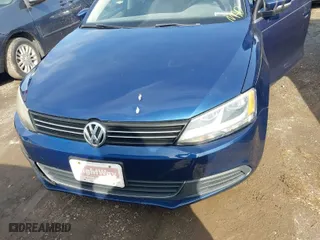 2014 Volkswagen Jetta Sedan SE with VIN 3VWD17AJ9EM303584, listed as a IAAI auction lot 41944386 with 130,921 mi miles. Bid and sale history available at carsss.com. Image 6.