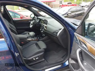 2020 BMW X3 xDrive30i z VIN 5UXTY5C0XL9D50400, wystawiony jako IAAI lot #42197545 z przebiegiem 46 467 mil mil oraz . Historia ofert i sprzedaży dostępna na DreamBid. Obrazek 5.