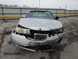 2001 Lincoln Town Car Cartier z VIN 1LNHM83W81Y629753, wystawiony jako Copart lot #36916024 z przebiegiem 150 875 mil mil oraz Szkoda całkowita • Salvage title. Historia ofert i sprzedaży dostępna na DreamBid. Obrazek 5.