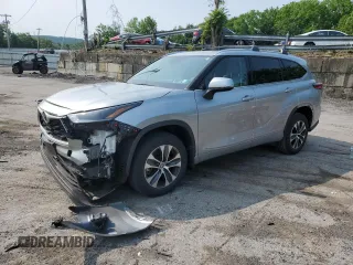 2021 Toyota Highlander XLE with VIN 5TDGZRBH4MS552129, listed as a Copart auction lot 59031325 with 42,056 mi miles and Salvage title. Bid and sale history available at DreamBid. Image 1.