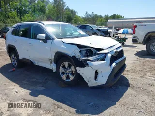 2024 Toyota RAV4 XLE with VIN 2T3P1RFV2RW443293, listed as a IAAI auction lot 42030139 with 32,277 mi miles. Bid and sale history available at carsss.com. Image 1.