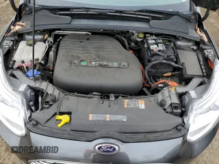 2016 Ford Focus Electric z VIN 1FADP3R45GL221550, wystawiony jako Copart lot #43874655 z przebiegiem 70 651 mil mil oraz Szkody całkowita. Historia ofert i sprzedaży dostępna na DreamBid. Obrazek 11.