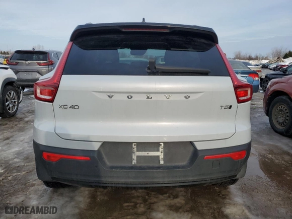 2022 Volvo XC40 R-Design with VIN YV4162UM7N2773584, listed as a Copart auction lot 45708995 with NaN miles and Clean Title. Bid and sale history available at carsss.com. Image 6.