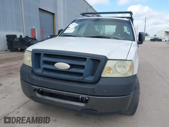 2008 Ford F-150 STX z VIN 1FTRX12W98FC33166, wystawiony jako IAAI lot #41613296 z przebiegiem 330 276 mil mil oraz . Historia ofert i sprzedaży dostępna na DreamBid. Obrazek 6.