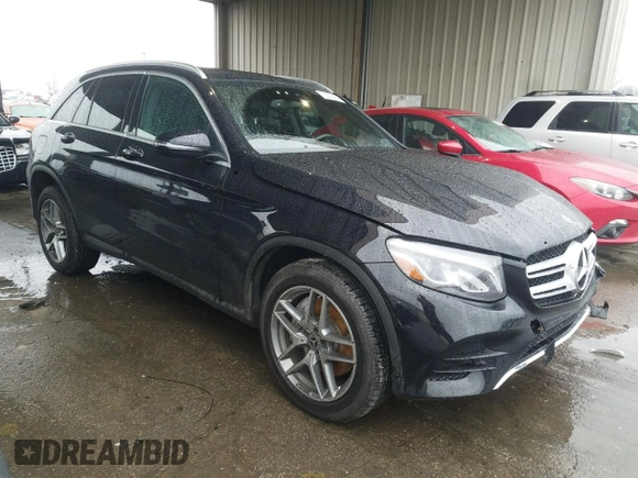 2019 Mercedes-Benz GLC with VIN WDC0G4KB2KV142335, listed as a Copart auction lot 70505462 with 30,240 mi miles. Bid and sale history available at carsss.com. Image 4.