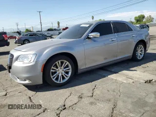 2017 Chrysler 300 C z VIN 2C3CCAEG5HH565291, wystawiony jako Copart lot #62761665 z przebiegiem 102 388 mil mil oraz Szkoda całkowita • Salvage title. Historia ofert i sprzedaży dostępna na DreamBid. Obrazek 1.