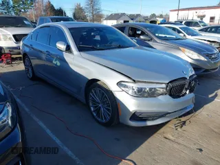 2019 BMW 5 Series 540i z VIN WBAJE5C58KWE66057, wystawiony jako IAAI lot #41721886 z przebiegiem 119 712 mil mil oraz . Historia ofert i sprzedaży dostępna na DreamBid. Obrazek 1.