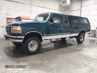 1997 Ford F-250 HD with VIN 1FTHX26G0VEB12354, listed as a IAAI auction lot 42033876 with Not Provided miles. Bid and sale history available at carsss.com. Image 2.