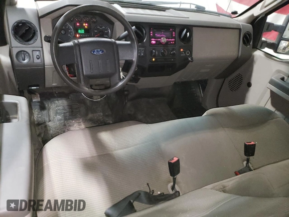 2010 Ford F-250 XL z VIN 1FTSX2B59AEA18879, wystawiony jako Copart lot #55855695 z przebiegiem 139 494 mil mil oraz Tytuł czysty. Historia ofert i sprzedaży dostępna na DreamBid. Obrazek 8.