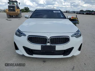 2023 BMW 2 Series 230i z VIN 3MW23CM06P8D67753, wystawiony jako Copart lot #71839884 z przebiegiem 9 900 mil mil oraz Szkoda całkowita • Salvage title. Historia ofert i sprzedaży dostępna na DreamBid. Obrazek 5.