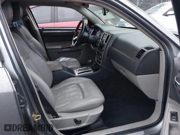 2006 Chrysler 300 C with VIN 2C3KA63H06H286676, listed as a IAAI auction lot 41231230 with 134,565 mi miles. Bid and sale history available at carsss.com. Image 5.