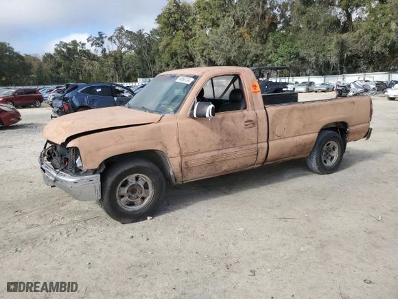 2000 Chevrolet Silverado 1500 with VIN 1GCEC14W1YZ342338, listed as a Copart auction lot 84868704 with 215,540 mi miles and Salvage Title. Bid and sale history available at carsss.com. Image 1.