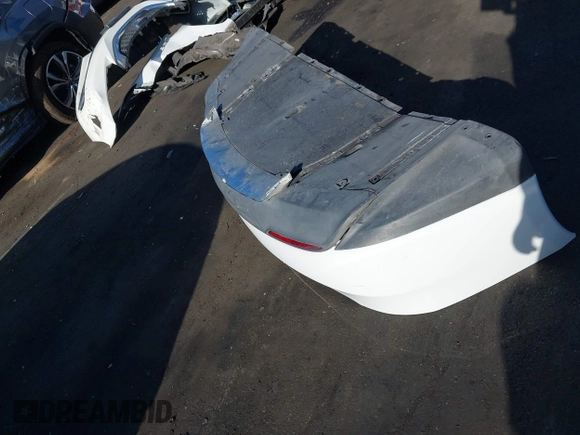 2013 Tesla Model S z VIN 5YJSA1CG0DFP22533, wystawiony jako IAAI lot #42519702 z przebiegiem 168 313 mil mil oraz . Historia ofert i sprzedaży dostępna na DreamBid. Obrazek 20.