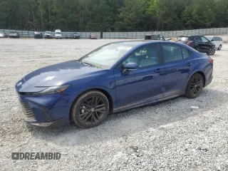 2025 Toyota Camry LE z VIN 4T1DAACK3SU022745, wystawiony jako Copart lot #57059005 z przebiegiem 7 292 mil mil oraz Szkoda całkowita • Salvage title. Historia ofert i sprzedaży dostępna na DreamBid. Obrazek 1.