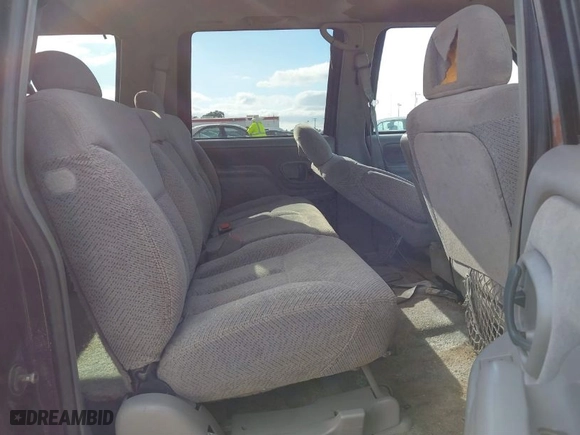 1997 Chevrolet Suburban with VIN 1GNFK16R8VJ312916, listed as a IAAI auction lot 41904447 with NaN miles. Bid and sale history available at carsss.com. Image 8.