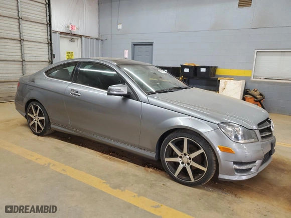 2015 Mercedes-Benz C-Class C 250 with VIN WDDGJ4HB4FG414882, listed as a Copart auction lot 49929055 with 83,921 mi miles and Clean Title. Bid and sale history available at carsss.com. Image 4.