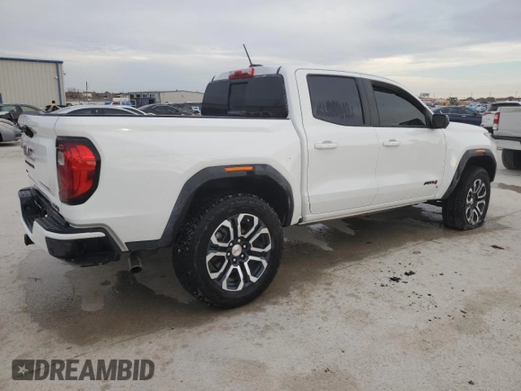 2024 GMC Canyon 4WD AT4 z VIN 1GTP6DEK2R1271647, wystawiony jako Copart lot #47996625 z przebiegiem Nie podano mil oraz Szkoda całkowita • Salvage title. Historia ofert i sprzedaży dostępna na DreamBid. Obrazek 3.