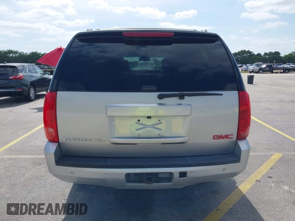 2014 GMC Yukon XL SLT with VIN 1GKS1KE04ER239326, listed as a IAAI auction lot 42095373 with 96,123 mi miles. Bid and sale history available at carsss.com. Image 16.