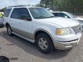 2005 Ford Expedition Eddie Bauer with VIN 1FMFU17525LA68887, listed as a IAAI auction lot 41882254 with 207,010 mi miles. Bid and sale history available at carsss.com. Image 1.