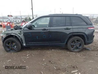 2023 Jeep Grand Cherokee Limited с VIN 1C4RJHBG3P8844297, выставлен на аукционе IAAI как лот 41854660 с пробегом 35 721 миль миль и . История ставок и продаж доступна на DreamBid. Изображение 15.