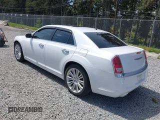 2012 Chrysler 300 Limited z VIN 2C3CCACGXCH232645, wystawiony jako IAAI lot #42214043 z przebiegiem 131 934 mil mil oraz . Historia ofert i sprzedaży dostępna na DreamBid. Obrazek 3.