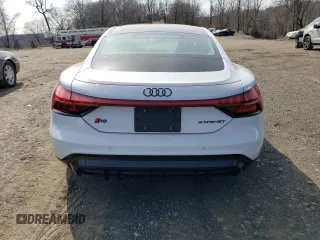 2024 Audi RS e-tron GT z VIN WAUBHBFW7R7901666, wystawiony jako Copart lot #49103775 z przebiegiem 7651 mil mil oraz Szkody całkowita. Historia ofert i sprzedaży dostępna na DreamBid. Obrazek 6.