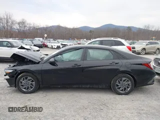 2024 Hyundai Elantra SEL z VIN KMHLM4DG8RU753762, wystawiony jako IAAI lot #41679278 z przebiegiem 13 260 mil mil oraz . Historia ofert i sprzedaży dostępna na DreamBid. Obrazek 15.