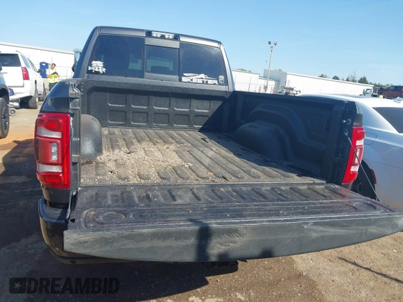 2020 Ram 2500 Laramie z VIN 3C6UR5FL0LG230960, wystawiony jako IAAI lot #42029886 z przebiegiem 61 544 mil mil oraz . Historia ofert i sprzedaży dostępna na DreamBid. Obrazek 15.