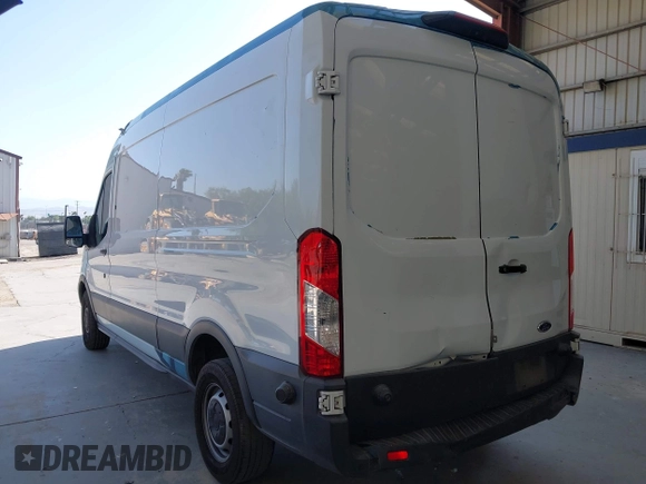2018 Ford Transit z VIN 1FTYR2CM7JKA26085, wystawiony jako IAAI lot #42323037 z przebiegiem 131 121 mil mil oraz . Historia ofert i sprzedaży dostępna na DreamBid. Obrazek 3.