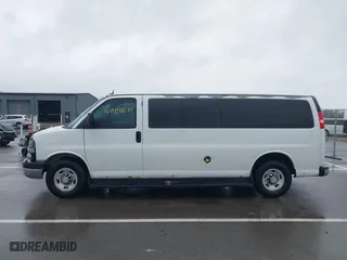 2012 Chevrolet Express Passenger 1LT with VIN 1GAZG1FG2C1158103, listed as a IAAI auction lot 40811071 with 264,063 mi miles. Bid and sale history available at carsss.com. Image 15.