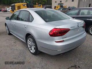 2019 Volkswagen Passat Wolfsburg Edition z VIN 1VWLA7A30KC002809, wystawiony jako IAAI lot #42341311 z przebiegiem 31 181 mil mil oraz . Historia ofert i sprzedaży dostępna na DreamBid. Obrazek 3.