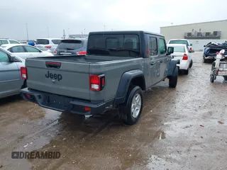 2023 Jeep Gladiator Sport S z VIN 1C6HJTAG3PL523140, wystawiony jako IAAI lot #41719004 z przebiegiem 34 014 mil mil oraz . Historia ofert i sprzedaży dostępna na DreamBid. Obrazek 4.