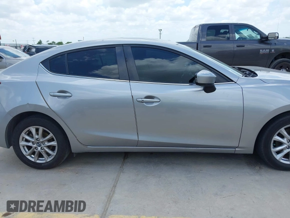 2015 Mazda 3 i Touring z VIN 3MZBM1V73FM144587, wystawiony jako IAAI lot #42422701 z przebiegiem 130 483 mil mil oraz . Historia ofert i sprzedaży dostępna na DreamBid. Obrazek 14.