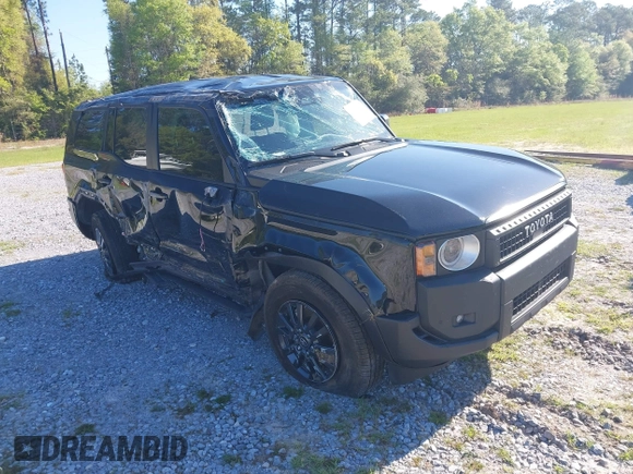 2024 Toyota Land Cruiser z VIN JTEABFAJ2RK013130, wystawiony jako IAAI lot #42002397 z przebiegiem 19 749 mil mil oraz . Historia ofert i sprzedaży dostępna na DreamBid. Obrazek 1.