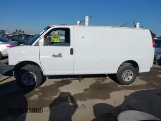 2006 Chevrolet Express Cargo z VIN 1GCGG25V361183813, wystawiony jako IAAI lot #41992215 z przebiegiem Nie podano mil oraz . Historia ofert i sprzedaży dostępna na DreamBid. Obrazek 14.
