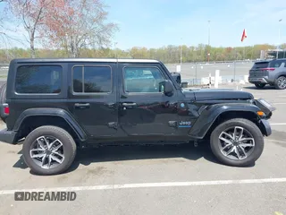2024 Jeep Wrangler Willys с VIN 1C4RJXN68RW145341, выставлен на аукционе IAAI как лот 42107372 с пробегом 15 101 миль миль и . История ставок и продаж доступна на DreamBid. Изображение 13.