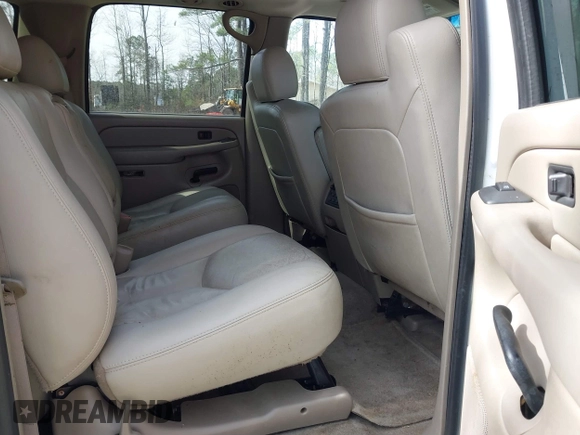 2004 Chevrolet Suburban Z71 with VIN 3GNFK16Z54G314817, listed as a IAAI auction lot 41613299 with 360,310 mi miles. Bid and sale history available at carsss.com. Image 8.