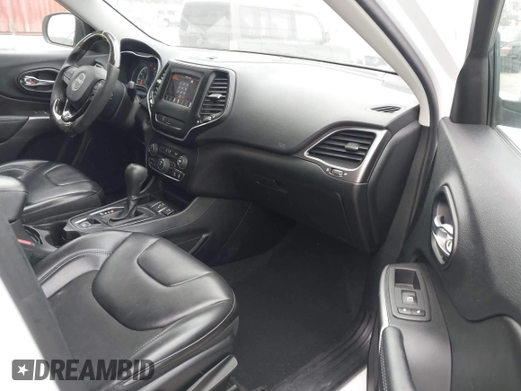 2020 Jeep Cherokee Latitude Plus with VIN 1C4PJLLB8LD601289, listed as a IAAI auction lot 42725984 with 121,533 mi miles and . Bid and sale history available at DreamBid. Image 5.