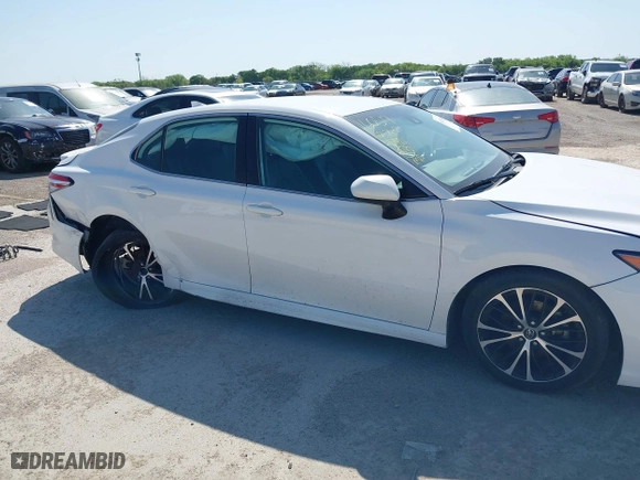 2020 Toyota Camry SE with VIN 4T1G11AK5LU930924, listed as a IAAI auction lot 41821405 with 89,554 mi miles. Bid and sale history available at carsss.com. Image 14.