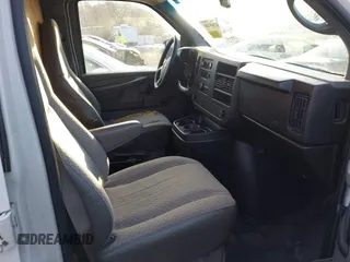 2009 Chevrolet Express Cargo z VIN 1GCFG15X391119234, wystawiony jako IAAI lot #41326818 z przebiegiem 566 304 mil mil oraz . Historia ofert i sprzedaży dostępna na DreamBid. Obrazek 5.