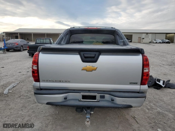 2012 Chevrolet Avalanche LS with VIN 3GNTKEE72CG158423, listed as a Copart auction lot 43537645 with 117,924 mi miles and Clean Title. Bid and sale history available at carsss.com. Image 6.