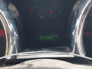 2005 Ford Mustang Deluxe z VIN 1ZVFT80N855148982, wystawiony jako IAAI lot #42251052 z przebiegiem 227 266 mil mil oraz . Historia ofert i sprzedaży dostępna na DreamBid. Obrazek 7.